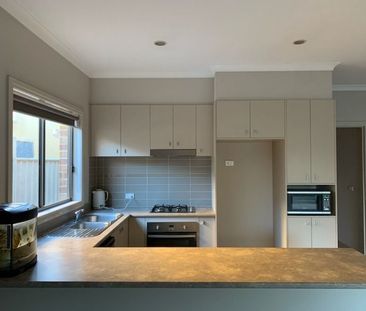 Position, Convenience & Comfort! - Photo 4