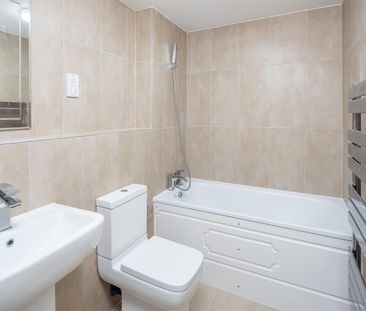 Fourth Cross Road, Twickenham TW8 - Photo 3
