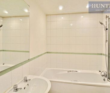 2 bedroom Flat To Let - Photo 3