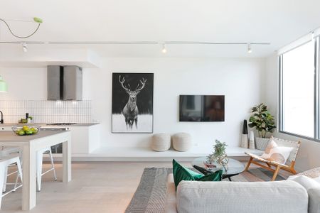 Chic Urban Living in the Acclaimed 'Garden House' Complex - Photo 4