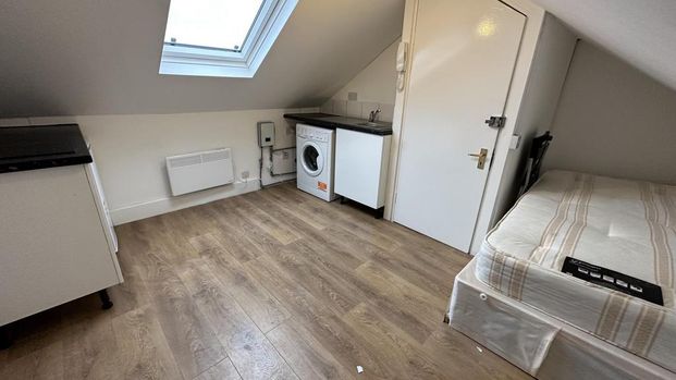 Studio to rent - Photo 1