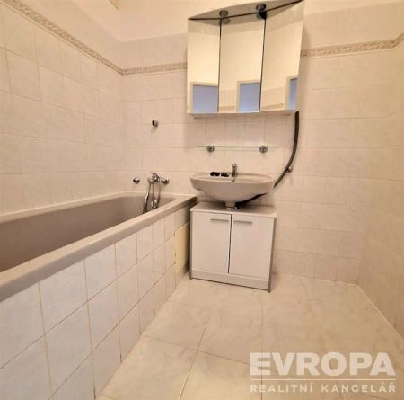 Krásný a světlý byt 3+1 s lodžií, případně i s garáží, o ploše 87 m - Photo 5