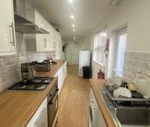1 bedroom in a house share to rent - Photo 6