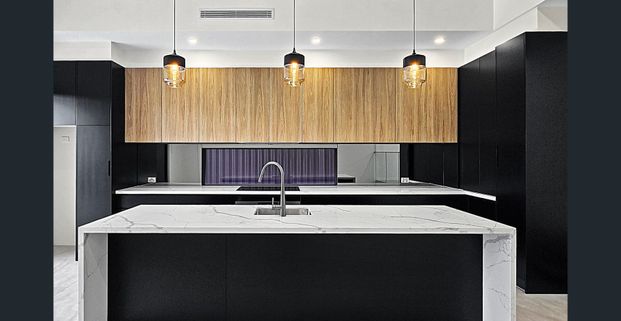 Large and Ultra modern - Photo 1