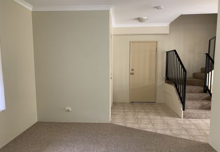 3-Bedroom Townhouse in a Central Location - Photo 4