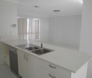 Stylish 3-Bedroom Townhouse with Alfresco Living - Photo 4