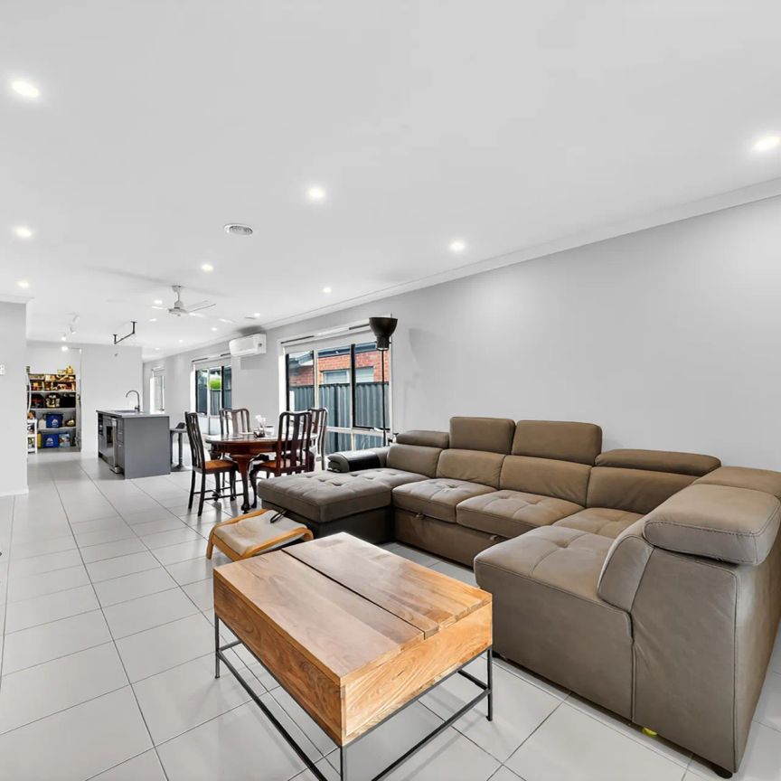 QUALITY, COMFORT & CONVENIENCE IN A PRESTIGIOUS SETTING - Photo 1