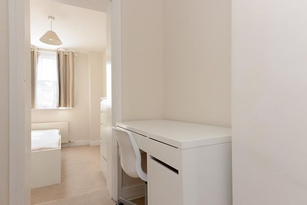 4 bedroom semi-detached house to rent - Photo 1