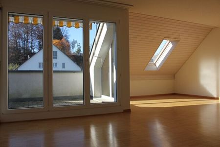 Original charming attic apartment - Photo 3