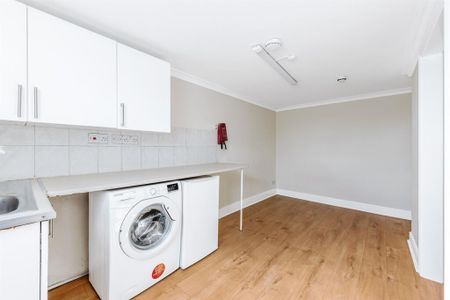 West Cromwell Road, SW5 - Photo 3