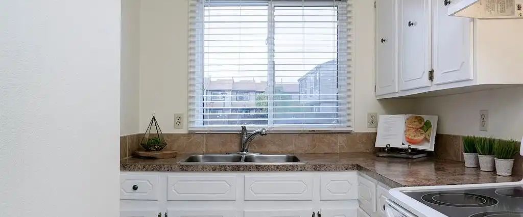 2-bedroom townhouse — 2 Bedrooms Townhouse - Photo 1
