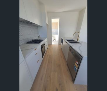 Stylish Coastal Living Just Minutes from Henley Square - Photo 4