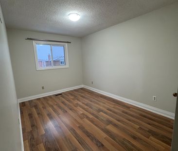 For Lease - 8 Dutch Crescent, Brampton, Ontario - Photo 4