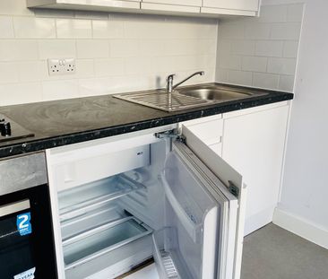 QUEENSWAY, BLETCHLEY - 1 BEDROOM - Photo 5