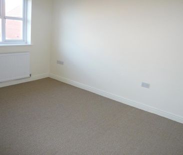 3 bedroom end of terrace house to rent - Photo 3