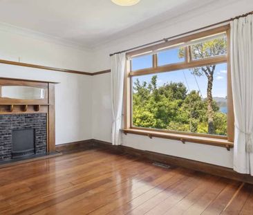 Cracking Character Home - Photo 5