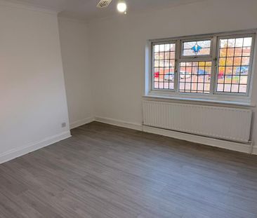 2 bedroom semi-detached house to rent - Photo 2