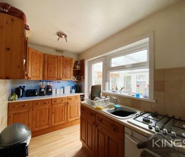 4 bedroom semi-detached house to rent - Photo 2
