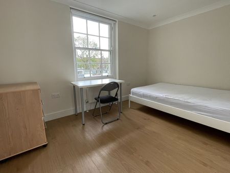 5 Bed Flat, Camden Road, NW1 - Photo 3