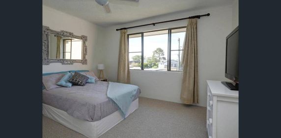 Spacious 2 bedroom Unit In The Heart Of Tuncurry - Photo 2