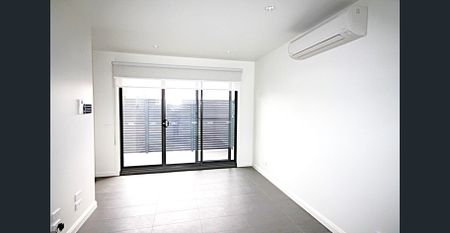 CONTEMPORARY DESIGN / LOW MAINTENANCE - Photo 4