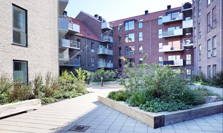 Lys 4-vær. stuelejlighed med både altan og fransk altan. Hele 125 m2 bolig. Gulvvarme i hele boligen. Mulighed for parkering i kælderen (direkte adgang med elevator). - Photo 3