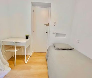 Calle de Picos de Europa, Madrid, Community of Madrid 28038 - Photo 2