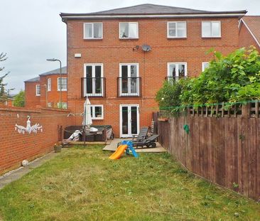 4 bedroom semi-detached house to rent - Photo 1