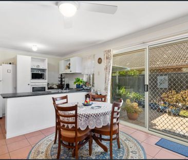 Peaceful Living in Beautiful Elanora - Photo 6