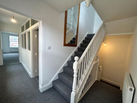 3 bedroom flat to rent - Photo 5