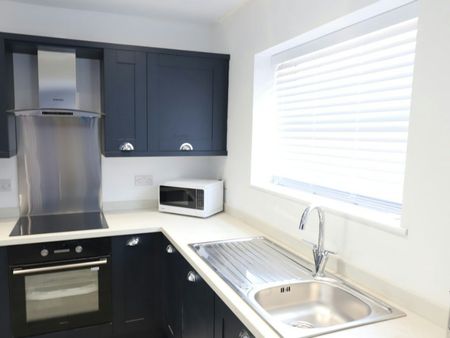 Semi-detached house to rent on - Photo 2