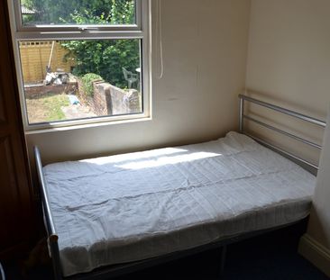 5 Bed Terraced House, Old Ashley Hill, BS6 - Photo 3