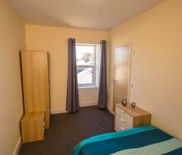 1 bed Penthouse in Commercial Street , Camborne, TR14 8JY - Photo 2