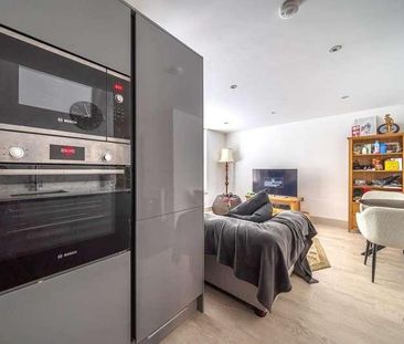 High Wycombe, Buckinghamshire, HP11 - Photo 2