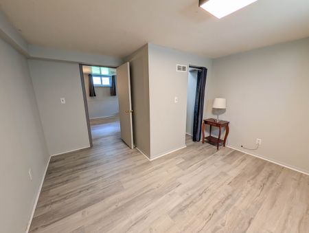 58 Chetwood St, St. Catharines - All Inclusive 1 Bedroom Unit - Photo 3