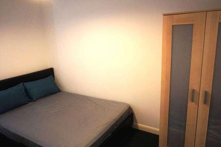 En-suite Double Room In Sun House, Gardner Street, Salford, M6 - Photo 3