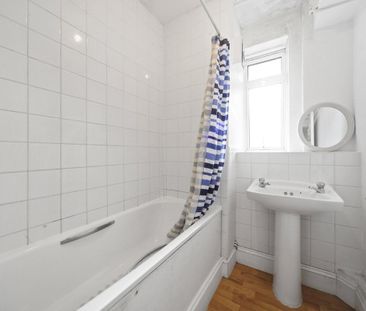 3 bedroom flat in Camden - Photo 1