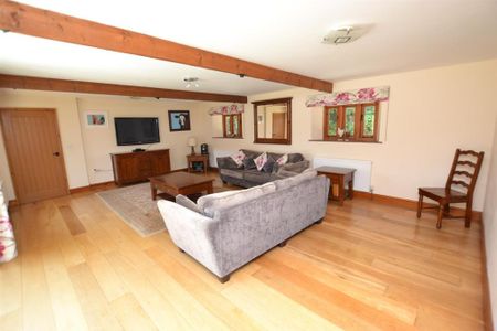 3 bedroom barn conversion to rent - Photo 3