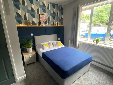 1 bedroom in a house share to rent - Photo 3