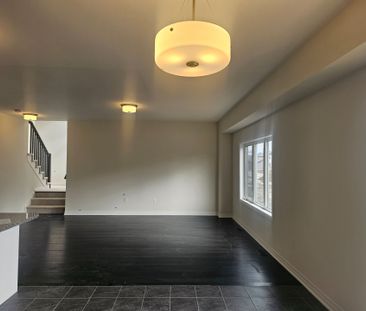 For Lease - 3063 Sandy Acres Avenue, Severn, Ontario - Photo 1