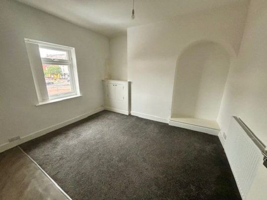 College Street, St. Helens - Photo 1