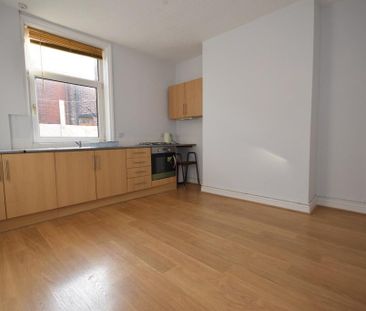 3 bedroom end of terrace house to rent - Photo 5