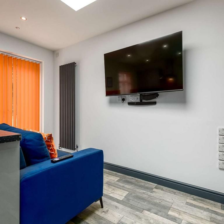 6 bedroom property to rent - Photo 1