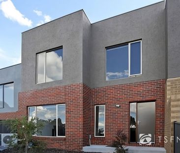 Comfort & Convenient Living in Golden Square - Photo 2