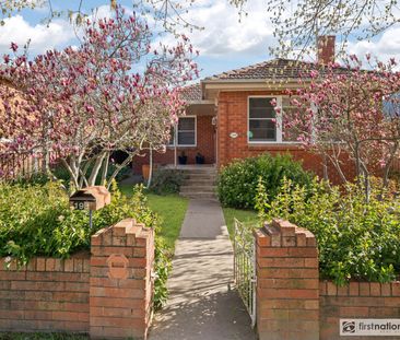 Charming CBD Cottage with Character & Sunlit Living - Photo 4