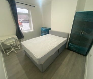 Pearl Street - Photo 4