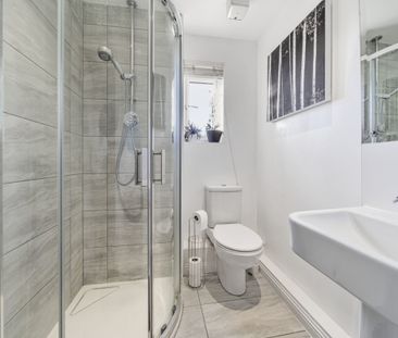 Magdalene Gardens, London, N20 - Photo 2