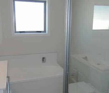 Modern Townhouse - Photo 4