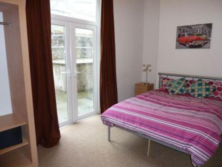 2 bedroom flat to rent - Photo 2