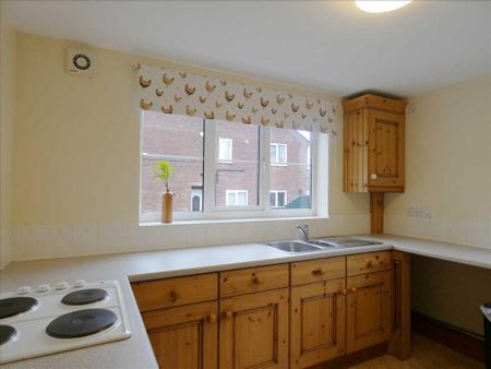 2 bedroom semi-detached house to rent - Photo 5